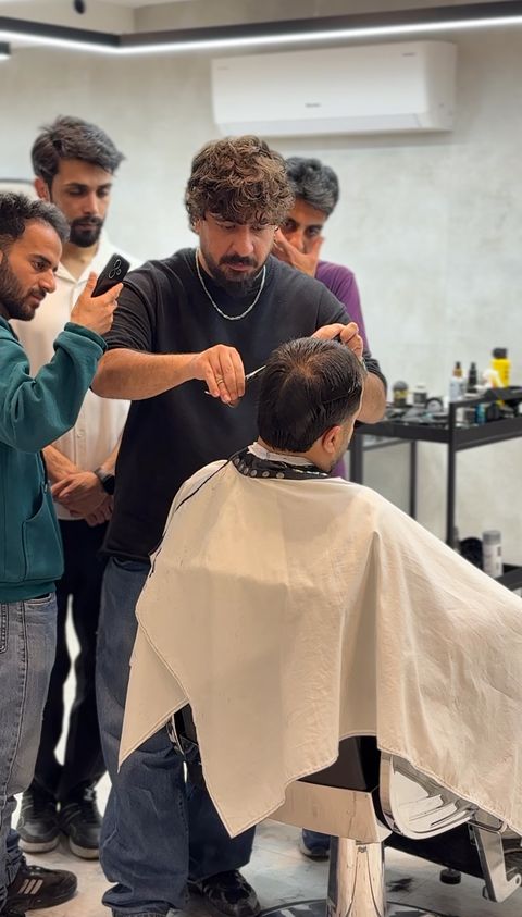 آموزش کوتاهی مو روی مدل واقعی زیر نظر مدرس در آکادمی SLR اصفهان